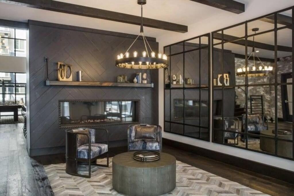 Modern And Lavish Apartment Glendale Exterior photo